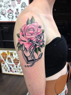 Tatuaje rosa y ancla