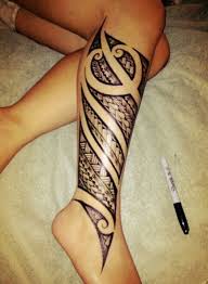tatuajes tribales para mujeres en la pierna